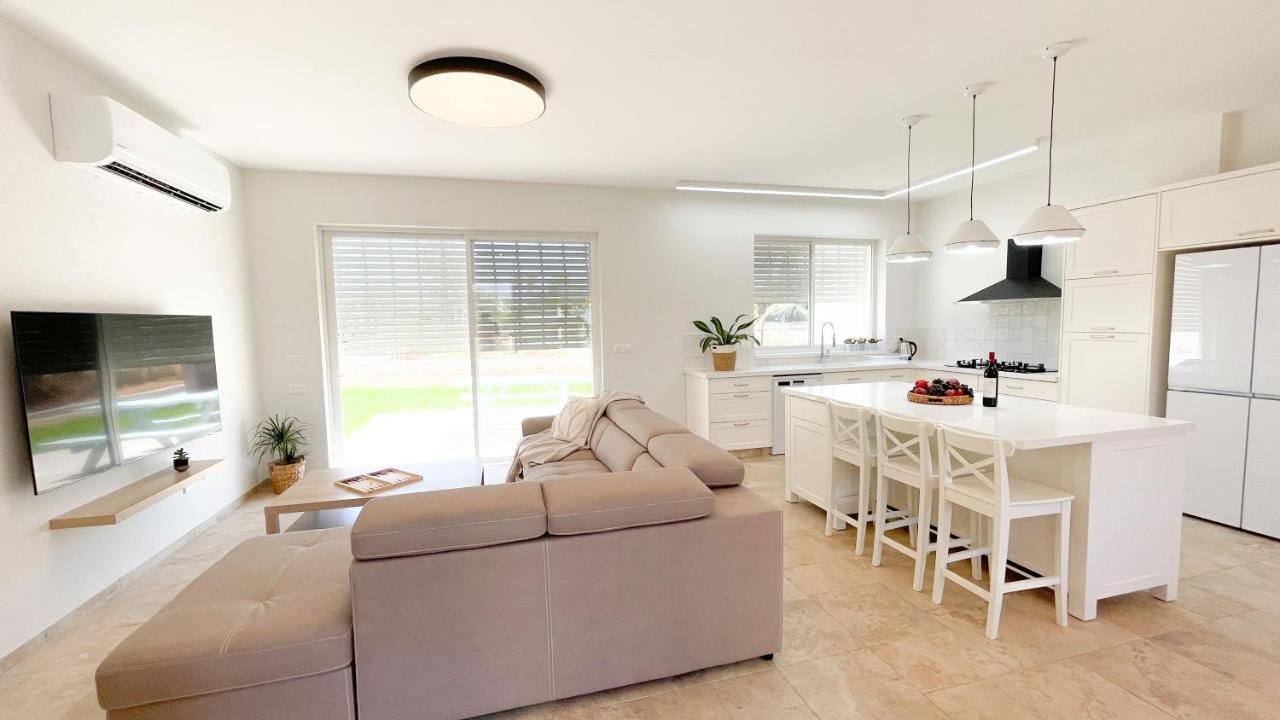 Villa הבית הלבן בכפר בלום Extérieur photo